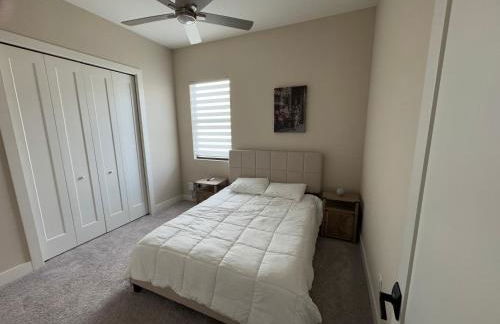 Brand New Luxury 4 bedroom heated pool home - Foto 17