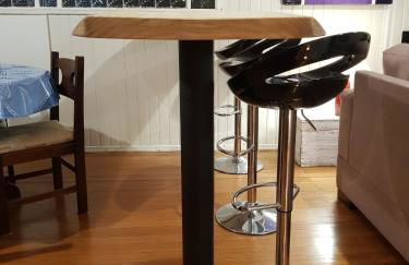 CASA FULL, CENTRO, 130m quadrados, 9 Pessoas, Wi-Fi, 3 Qtos, Churrasqueira e Apetrechos, Cozinha-Sala Integrados, 2 Banheiros, Varanda e Jardim, Garagem Coberta, Estac Interno 3 Carros, Lareira de Alta Performance e Fogão de Ferro, Área nos Fundos - Foto 12