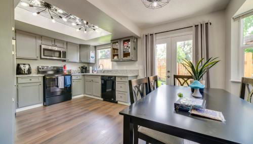 Centrally Located Reno Retreat with Patio and Yard - Foto 2