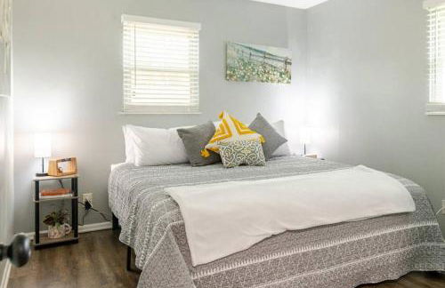 Private Ranch- Entire Home - Hot Tub - Pets & Kids Welcome - King Bed - Fenced Backyard - Free WiFi - Foto 46