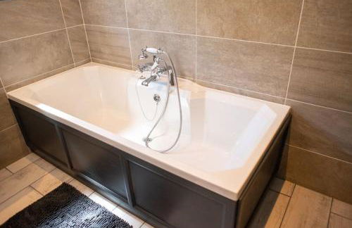 Country Crabtree Bungalow with large wild garden - Photo 70