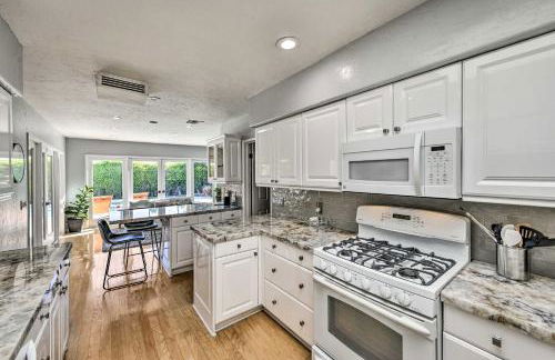 Luxe Palm Springs Home with Backyard Oasis! - Foto 15