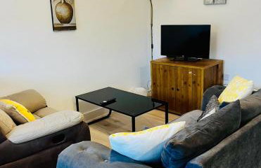 2 Bed Flat - Sleeps 8 - Pets - Garden - Parking - Foto 16