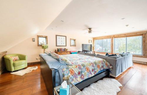 Luxurious sky loft with giant soaker tub, steam room, views - Foto 25