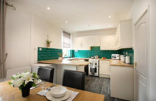 Manvers House, Rotherham for contractors, Families, free parking, Spacious, WIFI, modern - Foto 12