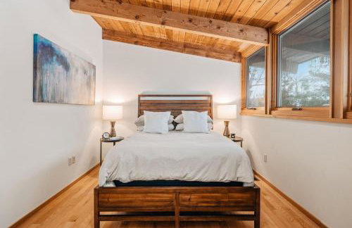 Midcentury home, private beach. large great room - Foto 29