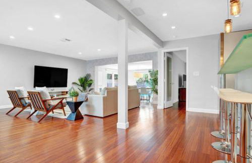 Modern 4BR Villa with Pool - Outdoor amenities - WFH - Foto 6