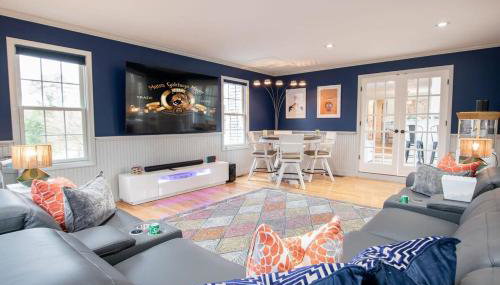 Stellar Home with Hot Tub & Movie Room - Foto 1