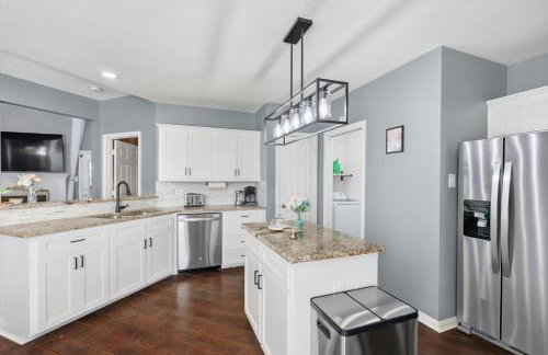 Parisian-Inspired 5-BD w Pool Playground Cinema - Foto 17