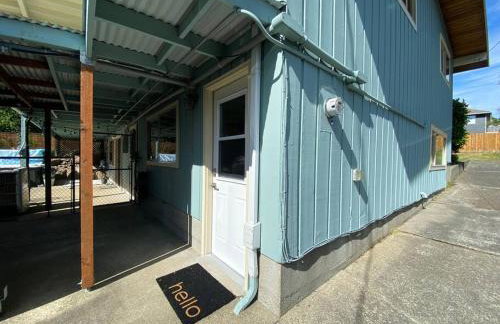 Basement Apartment w/ Hot Tub & Bombshelter! - Foto 13