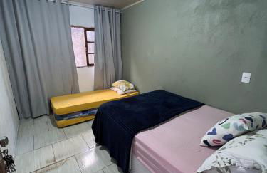 Casa inteira em terreno individual, pet friendly, vaga para 3 carros, wifi, home office - Foto 13