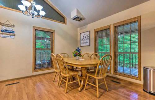 Deck and Fire Pit Lakefront Hideaway in Scranton! - Foto 6