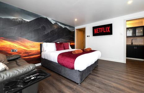 Contractors Heaven-POOL TABLE-THREE BEDROOM HOUSE WITH SEPARATE ONE BEDROOM SELF CONTAINED-Close to AIRPORT - Foto 29