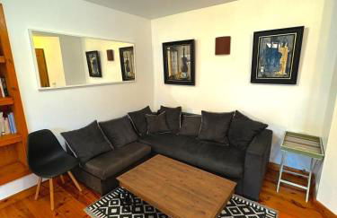 GITE DANINOU; meublé 3 chambres avec terrasse (1er étage du château) , salon et cuisine ouverte - Foto 2