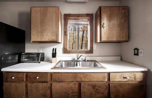 Lustrous Lakefront Cabin Oasis near Lake Ferndale in West Virginia - Foto 21