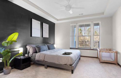 3BR King Bed Balcony North Raleigh - Foto 26