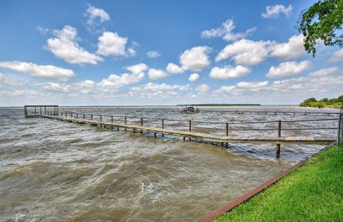 Cedar Creek Lake Access Retreat with Deck - Foto 29
