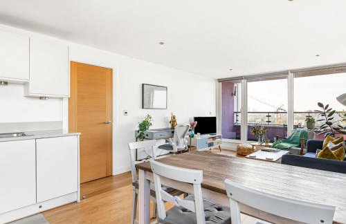 Charming Stay with a Balcony in Bow - Pass the Keys - Photo 26