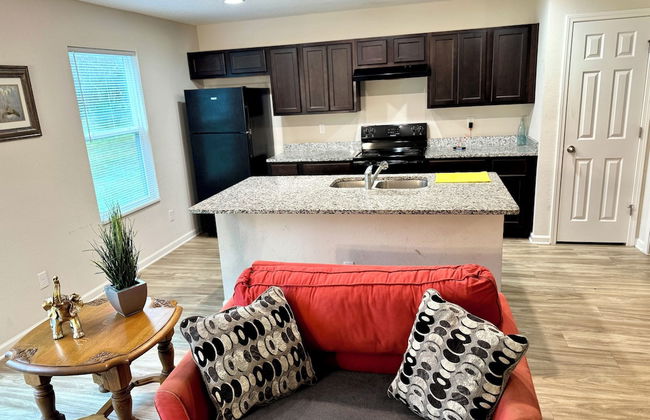 3 Bed Home 5 Mins to JAX Airport & Zoo - Foto 16