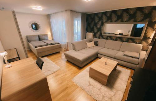 zentrale Design-Ferienwohnung mit Balkon und Stellplatz in Karlsruhe - APOLONIAliving - Foto 2