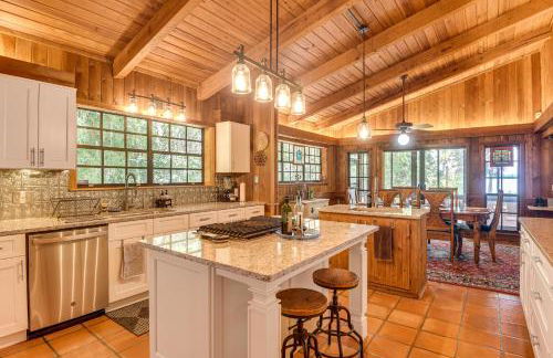 Little Lake George Hideaway with Furnished Boathouse - Foto 10