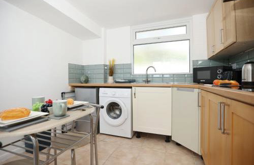 Comfortable Studio Apartment By N And N Stays Ltd, Peaceful Area Close to Cardiff Bay and Access Training Centre, Private Parking and Fast Wifi - Foto 14
