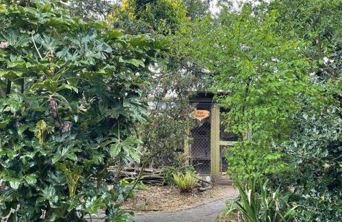 Cosy Cabin, hidden from the main house - Sleeps 2 - EV - Foto 37