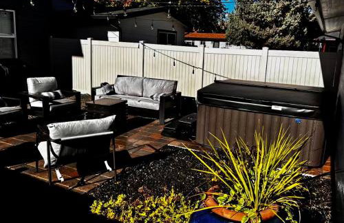 North End blue -Hot Tub - Fire Pit - Downtown -4BR - Photo 78