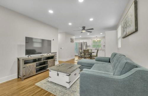 Single Story Pet Friendly Home, with Fenced Yard, Fire Pit, 5min to Downtown!! - Foto 1