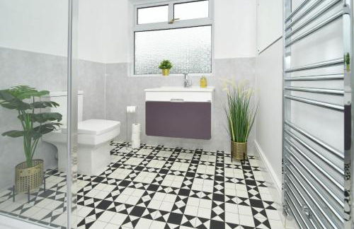 Moonlight House - sleeps 7, driveway, garden - Photo 17