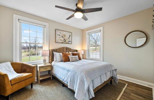 Tranquil Mountain Escape Luxurious 5-Bedroom Farmhouse with Pool - Foto 20