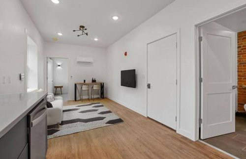 Modern Apartment with Pool Table! Pet-friendly! - Foto 1