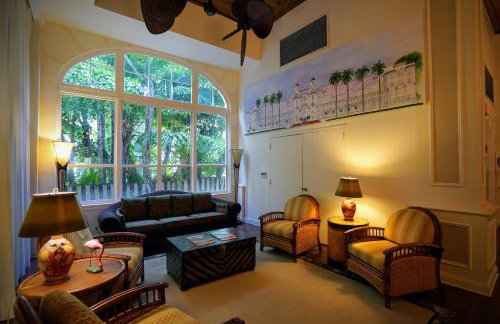 Palm Beach Hotel Petite Retreat 2 blocks to beach!! Historic Landmark - Photo 15