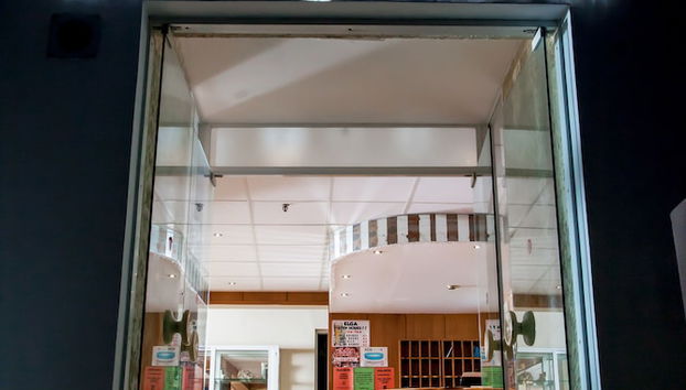 Check-in/check-out kiosk