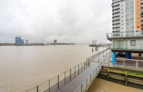 Amazing River view 2 bedroom apartment, sleeps 6, balcony and parking - Foto 32