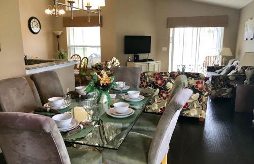 Queenie's Palace - Photo 25