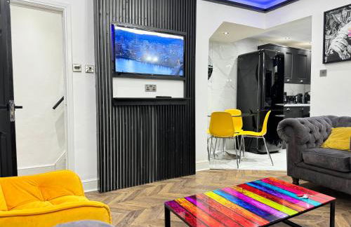 4 bed 4 bath House with Free Parking, 5 Mins to LFC and 15 Mins to City Centre - Foto 7