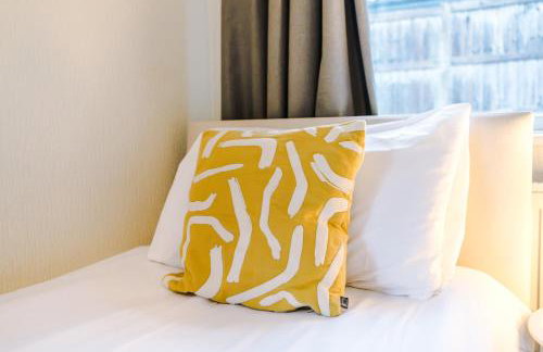 3BR Home Sleeps 6 Perfect for Short and Long Term Stays - Foto 62