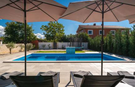 Family villa Alves with pool and grill in Porec - Foto 2