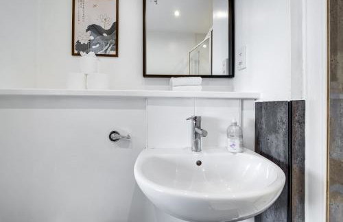 Orient CityView with FreePark and Netflix - Photo 3