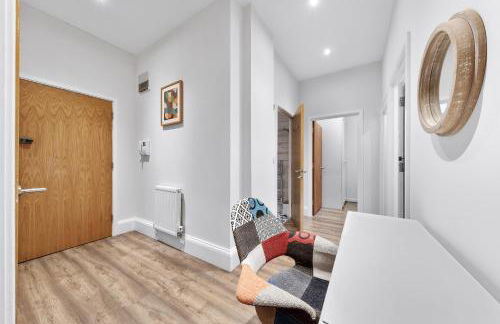 Shortlet Express, Stunning 3 bedroom apartment by Barking station - Foto 15