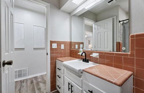 5BR Home Large Backyard Group-Friendly #12 - Foto 30