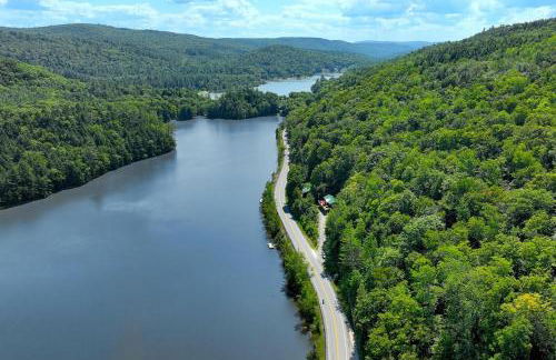 All-Season Lake House Between Okemo and Killington! - Foto 30