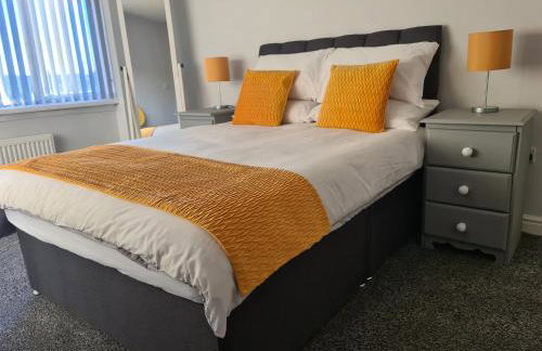 Whole House - 4 Bedrooms - Parking - Sleeps 8 - Foto 14