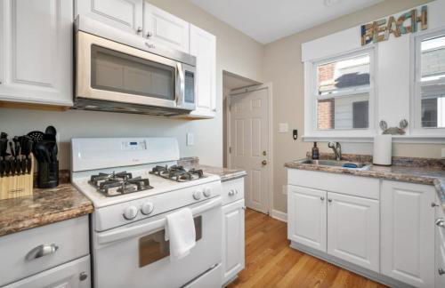 Salt Life Retreat Unit A-2BR/2BA, Heart of Margate - Foto 6