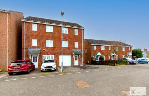Spacious Whitwick Stay 3-Story House - Photo 24