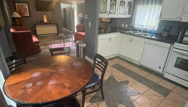 Cozy 3BR cabin with AC and Wi-Fi Fully Fenced - Foto 3