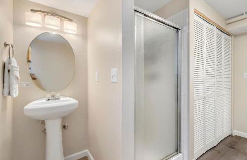 Downtown Windsor Home with Hot Tub and Pool Table - Foto 57