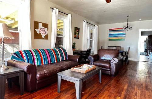 Spacious Room in shared home 9 Min to Convention Center - Foto 2