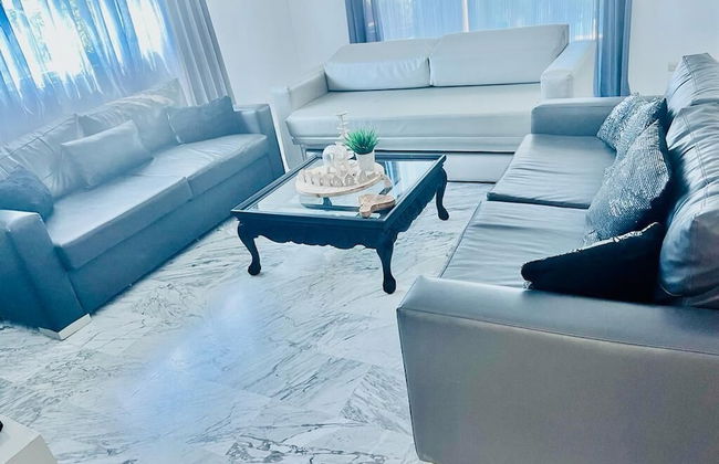 2 Minutes Walk to Beach Huge 3 bdrm Condo with Pool - Photo 51